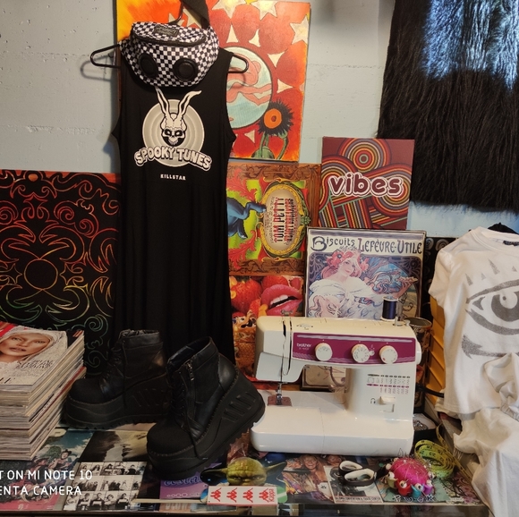 Meet your Posher, Sarah - Picture 1 of 5